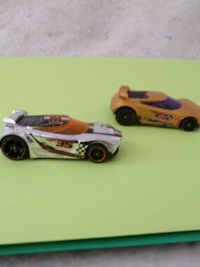 Hot Wheels Acceleracers Chicane Teku Highway 35 + 2014 Chicane Gold Racer